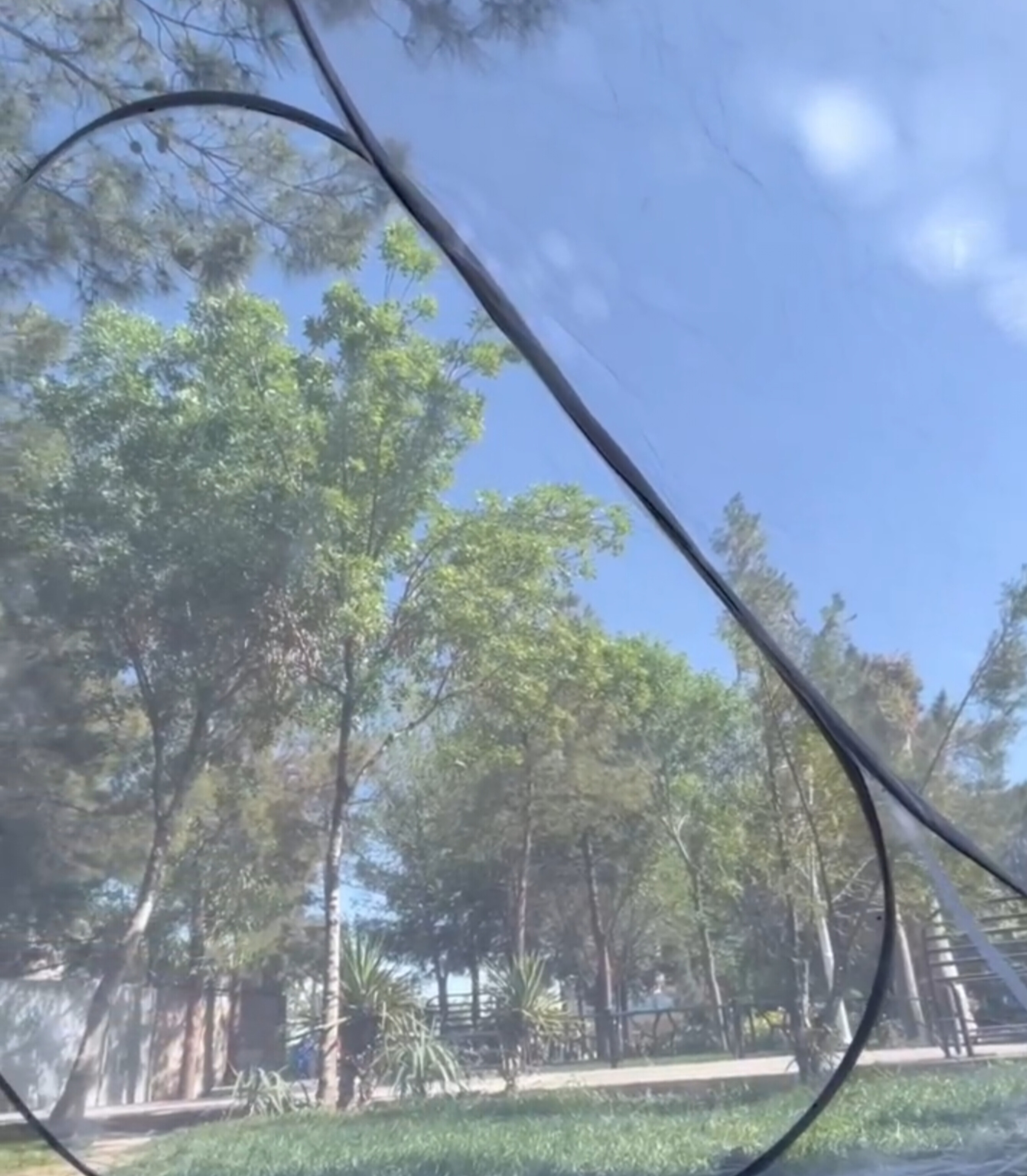 پشه‌بند ۱۲ نفره آپکس مدل چادری با کف ضخیم ضدآب مناسب کمپینگ و سفرهای خانوادگی